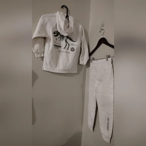 2 piece boys off-white jogger set - Picture 7 of 8